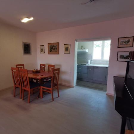 Apartment Nera Оміш Екстер'єр фото