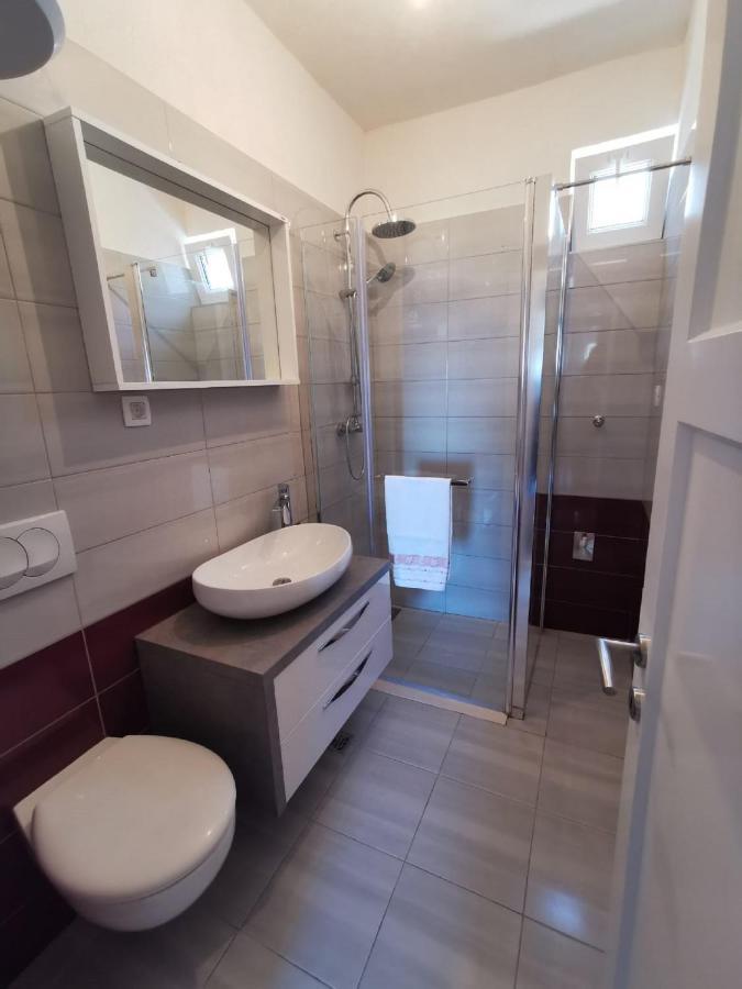 Apartment Nera Оміш Екстер'єр фото