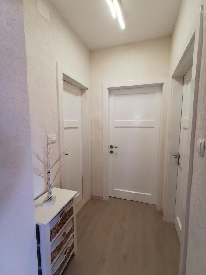 Apartment Nera Оміш Екстер'єр фото