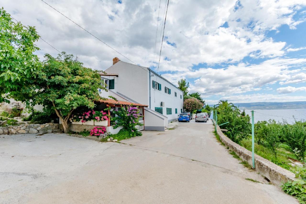 Apartment Nera Оміш Екстер'єр фото