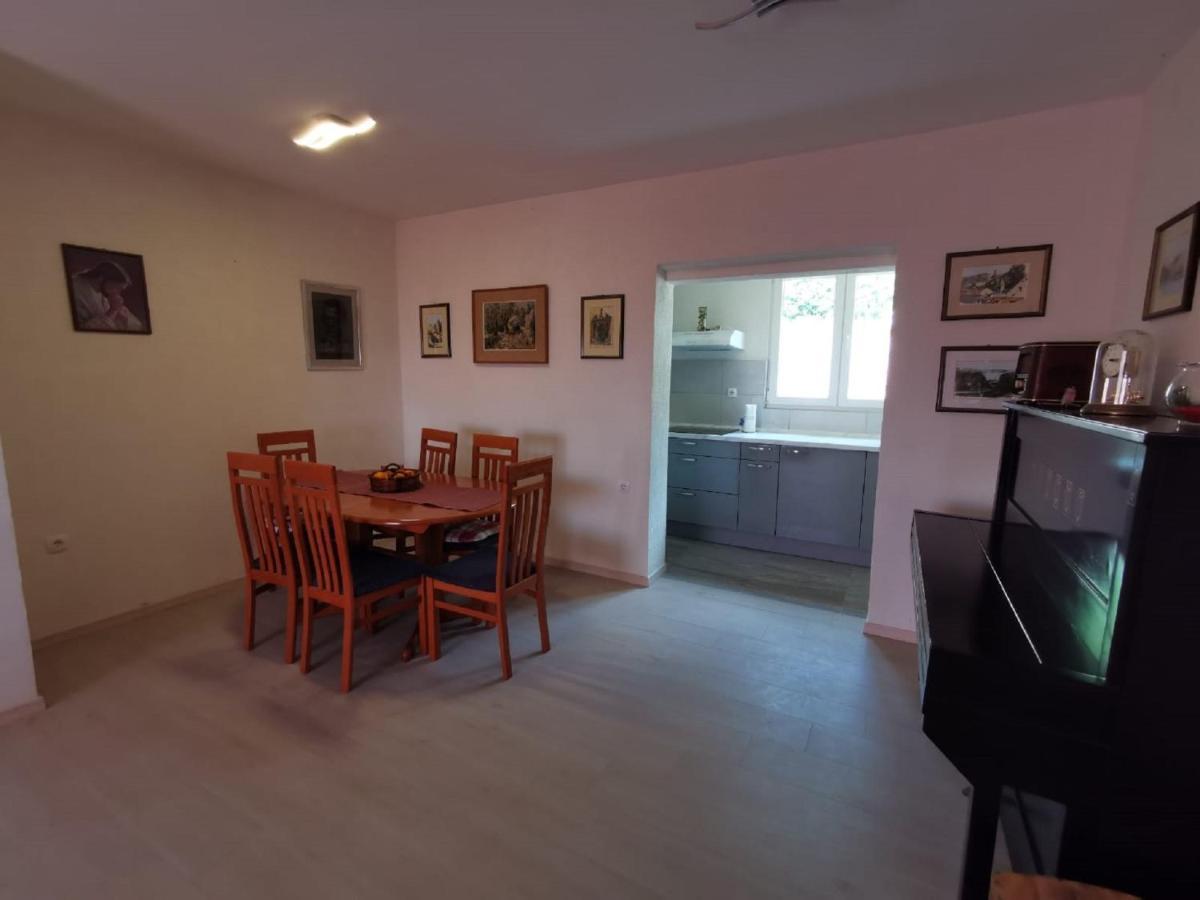 Apartment Nera Оміш Екстер'єр фото