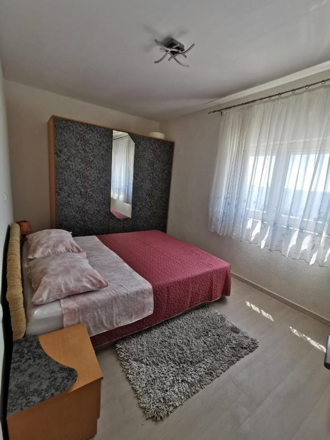 Apartment Nera Оміш Екстер'єр фото
