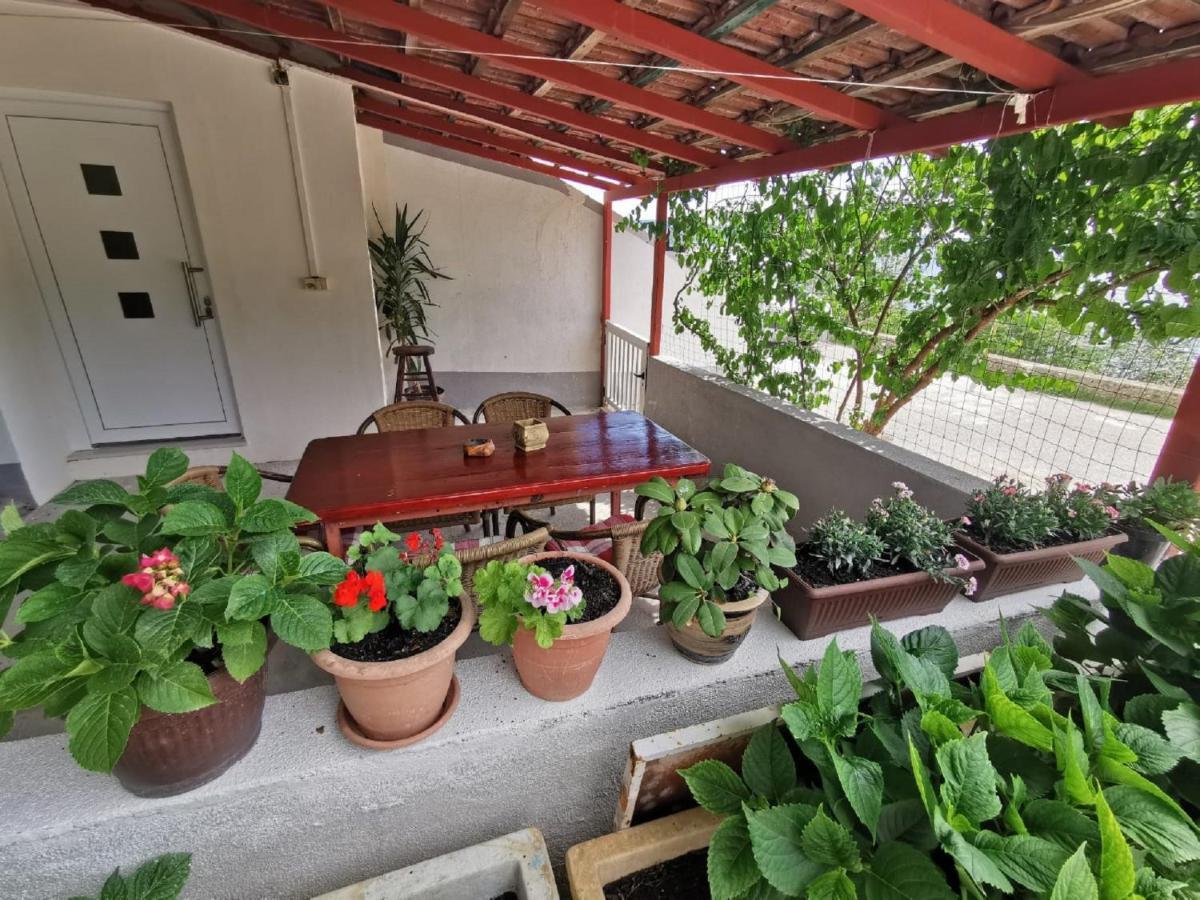 Apartment Nera Оміш Екстер'єр фото