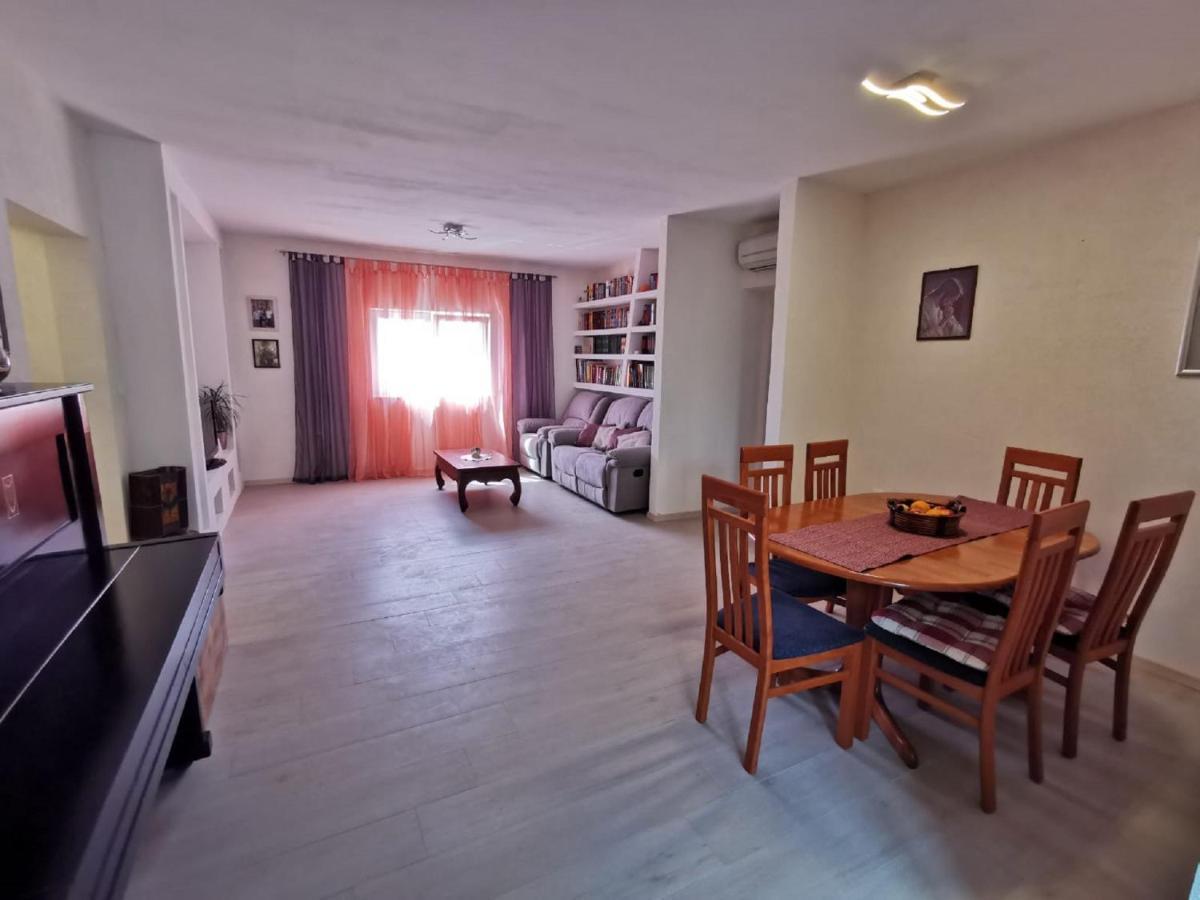 Apartment Nera Оміш Екстер'єр фото