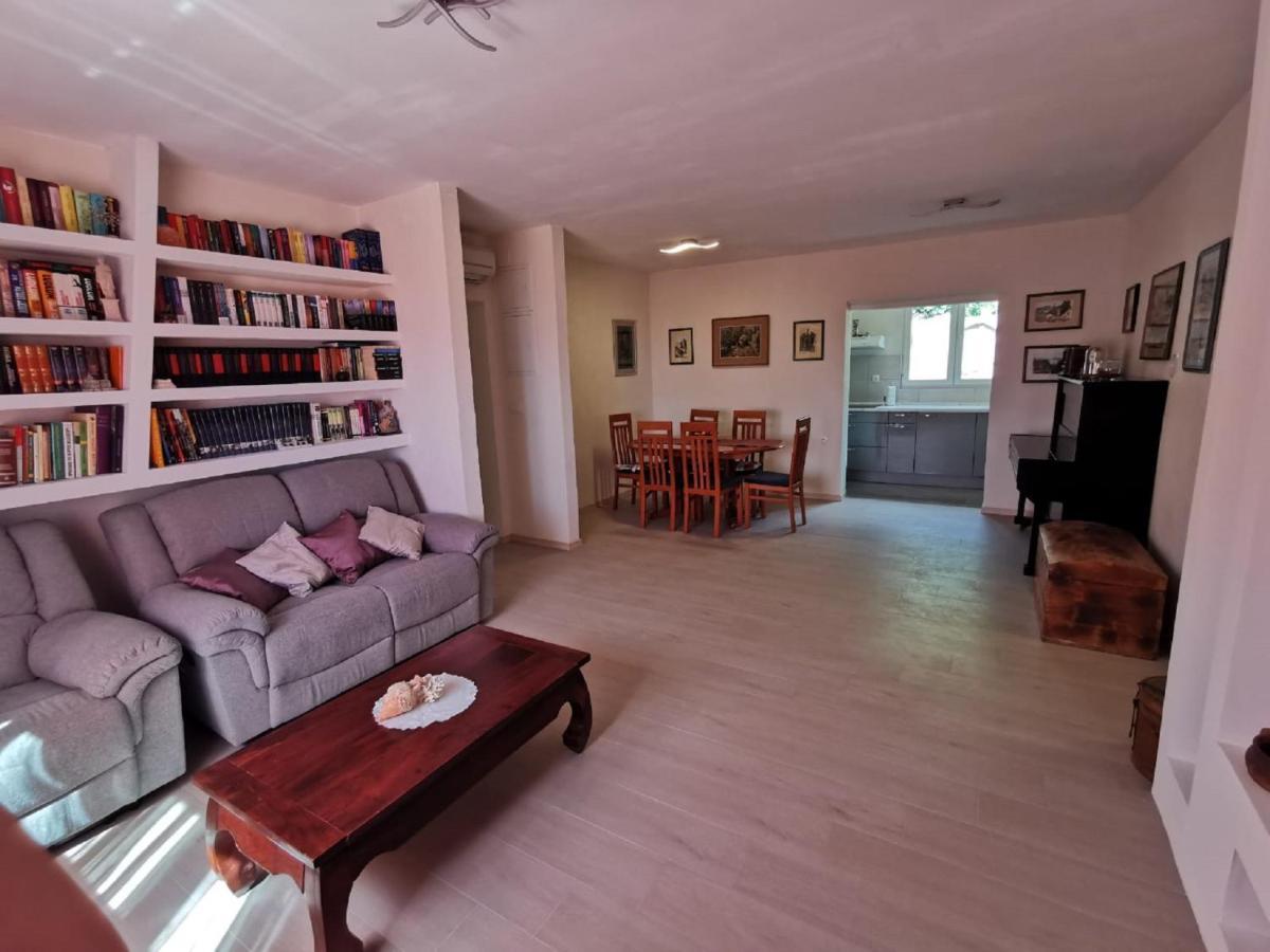 Apartment Nera Оміш Екстер'єр фото